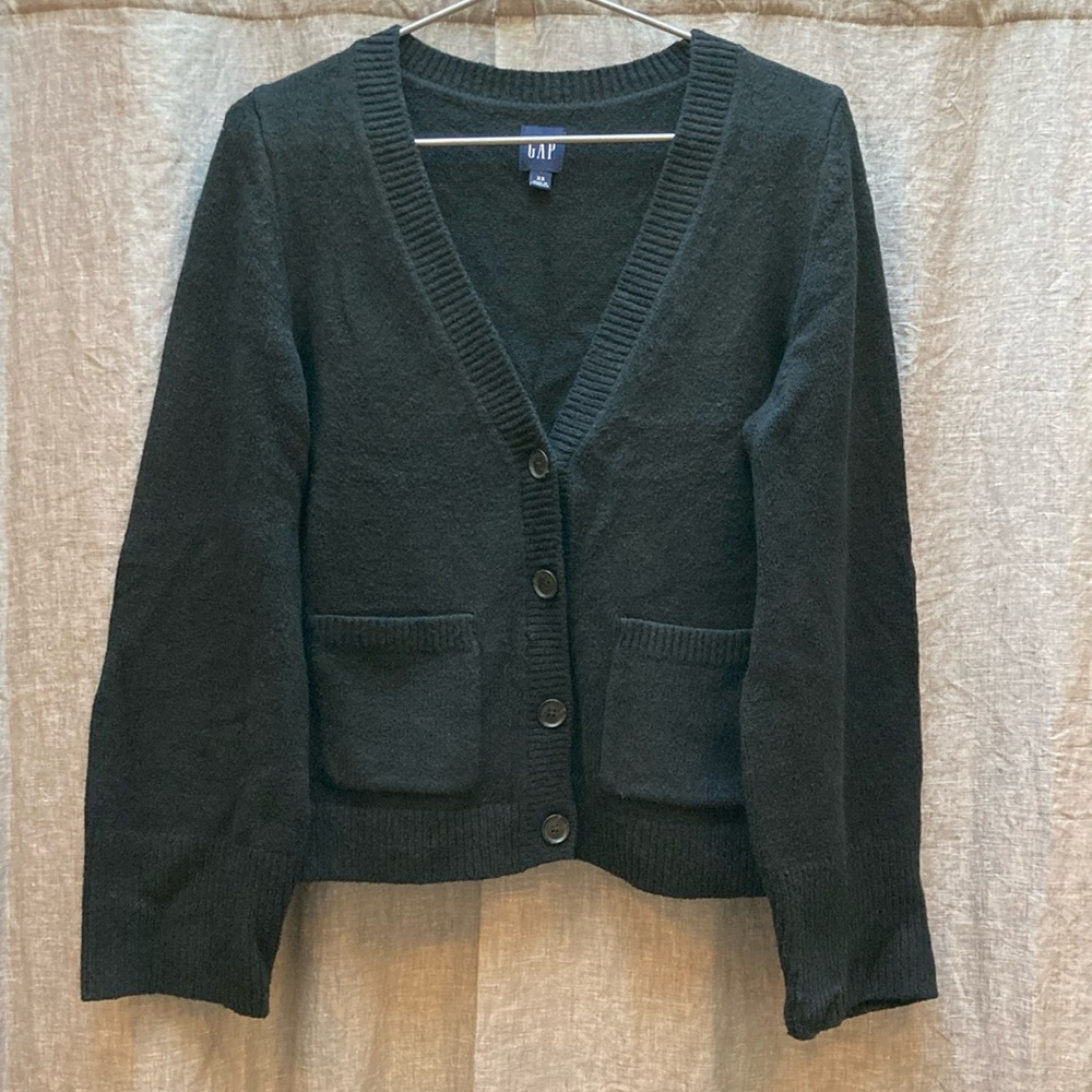 GAP Black Cardigan Sweater with V-neck and Knit Fabric